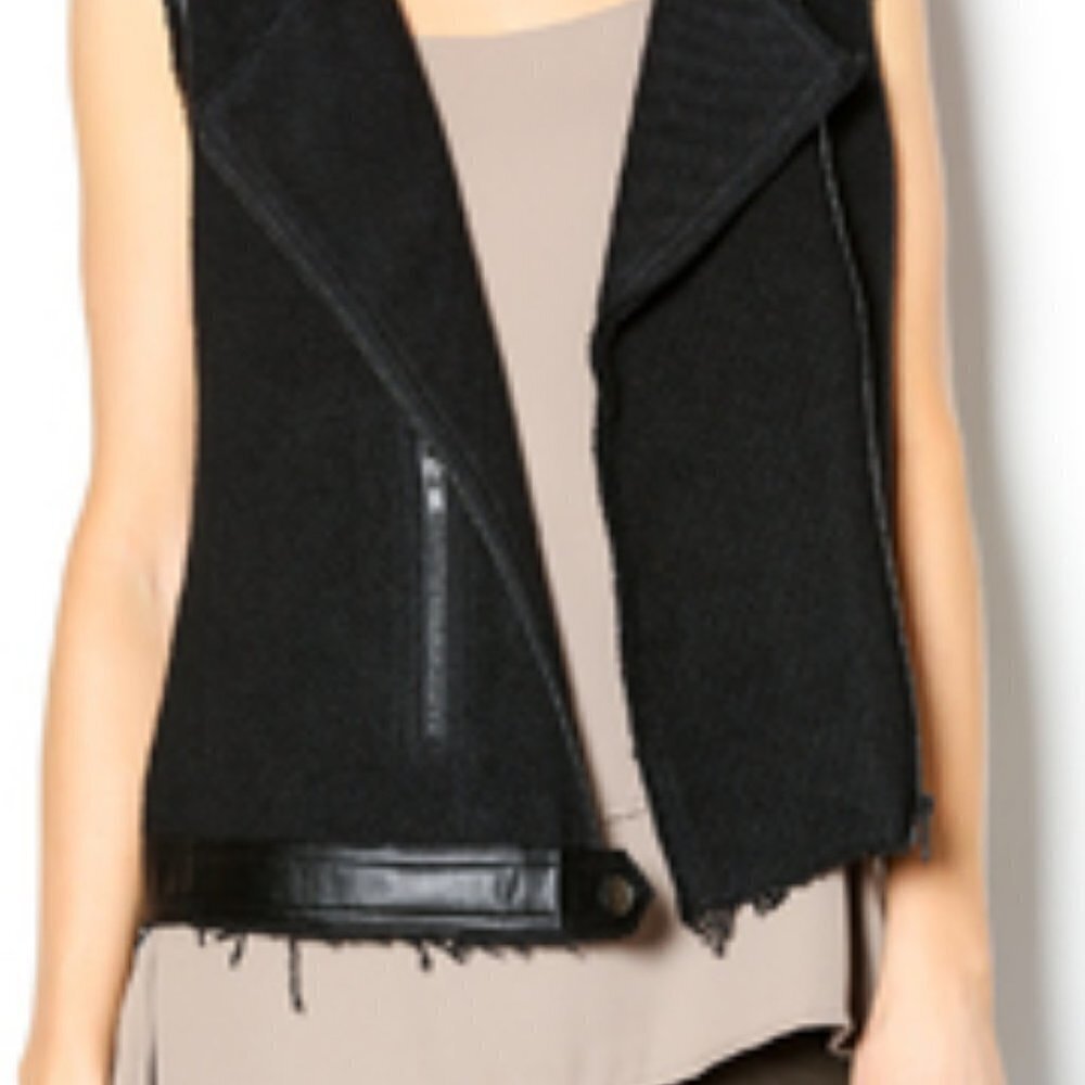 BB Dakota CAMARA VEST size large 1039